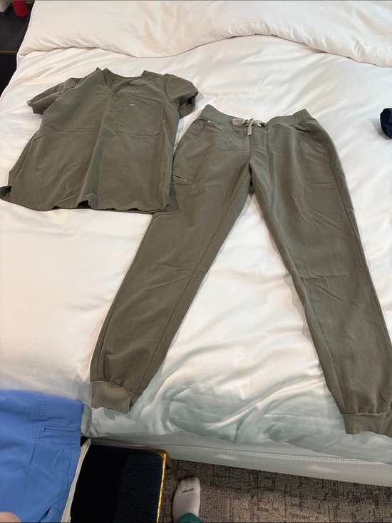 Figs Other - Figs Olive Green V-Neck Scrub Top and Drawstring Jogger Pants Set